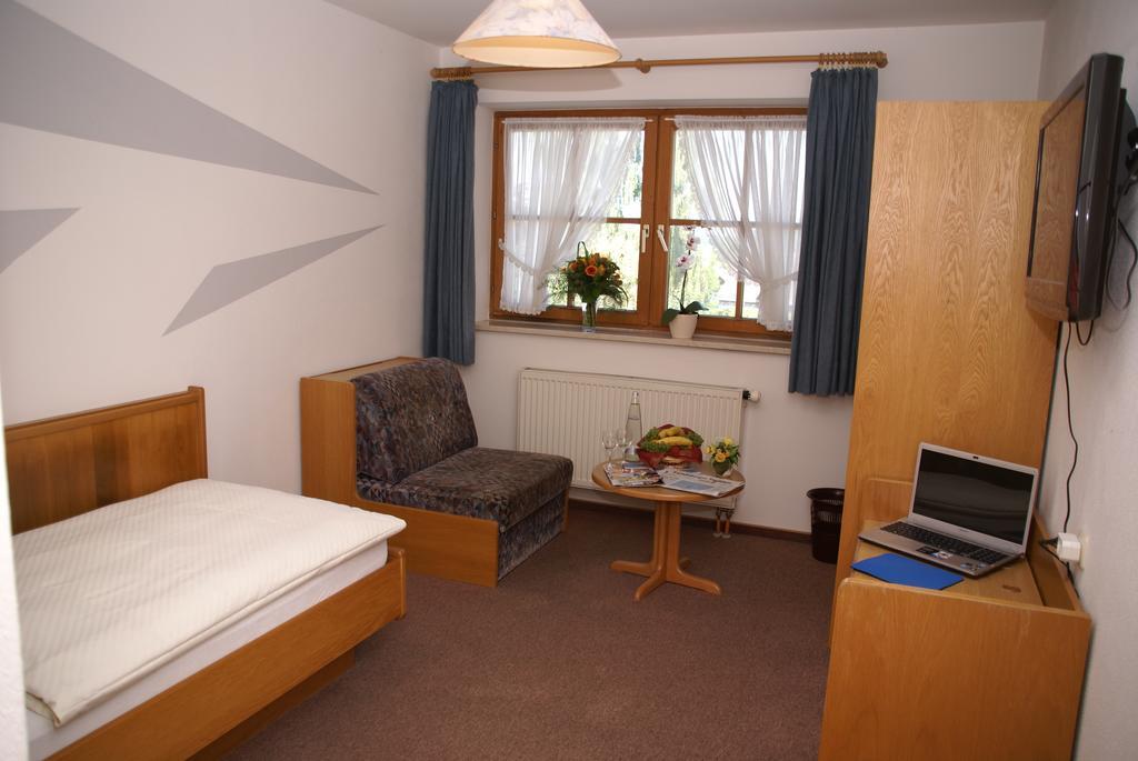 Gasthaus Und Landhotel Wiedmann Eresing Room photo